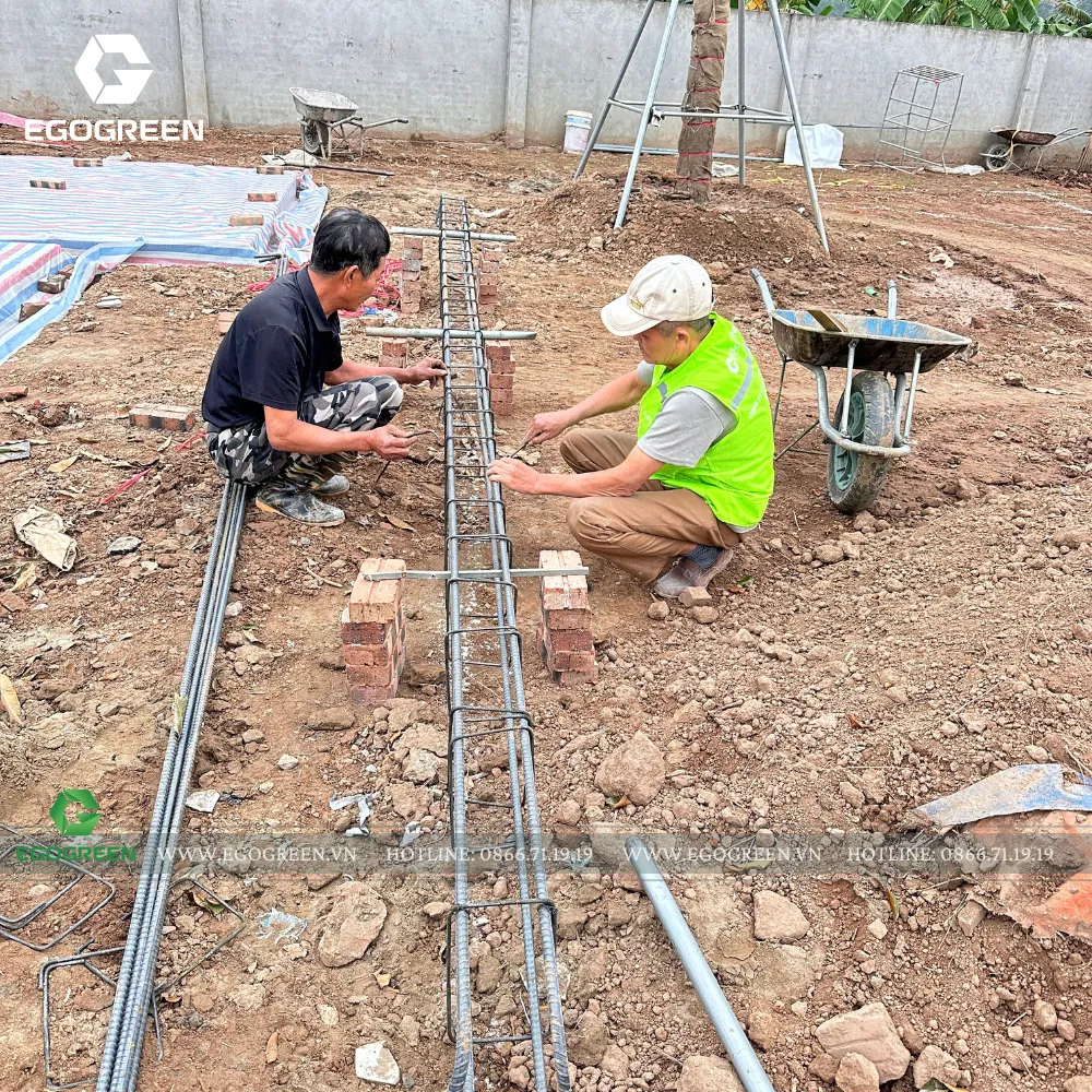 Những hôm thi công phần cứng, anh Luân cùng đội ngũ phải có mặt rất sớm tại công trình.